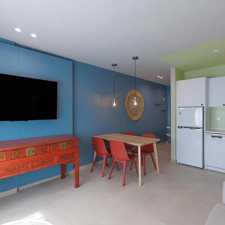 Ocean View 2 Bedrooms Flat - Air Conditioning & Free Parking & Wi-fi