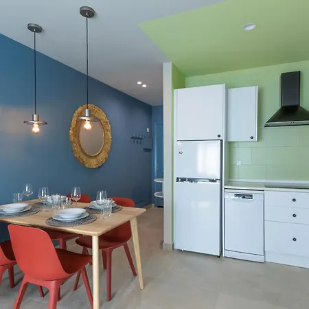 Ocean View 2 Bedrooms Flat - Air Conditioning & Free Parking & Wi-fi Apartment