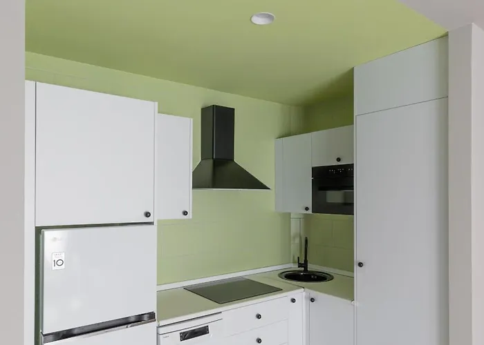 Ocean View 2 Bedrooms Flat - Air Conditioning & Free Parking & Wi-fi