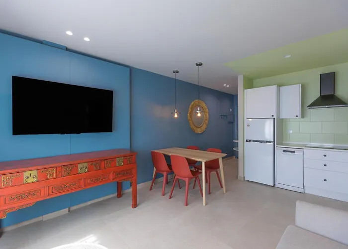 Ocean View 2 Bedrooms Flat - Air Conditioning & Free Parking & Wi-fi